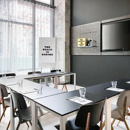 Отель The Social Hub