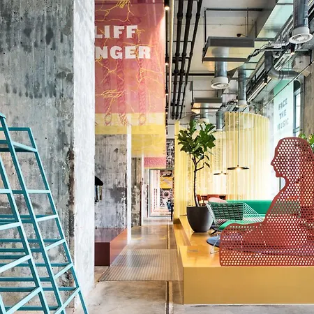 Отель The Social Hub 4*