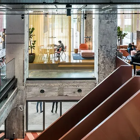 The Social Hub 4*