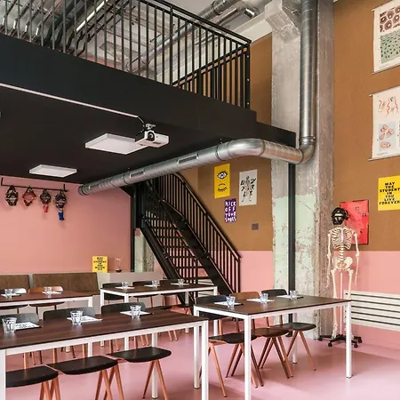 The Social Hub 4*