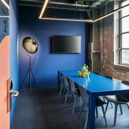 The Social Hub Отель 4*