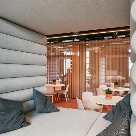 Отель The Social Hub 4*