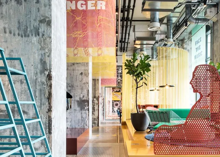 Hotel The Social Hub 4*