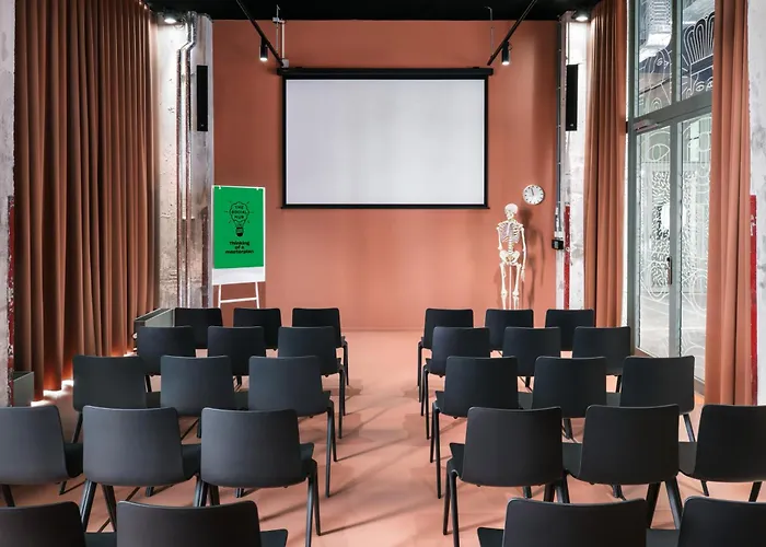 Hotel The Social Hub 4*