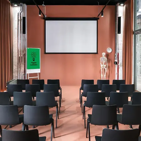 Hotel The Social Hub 4*