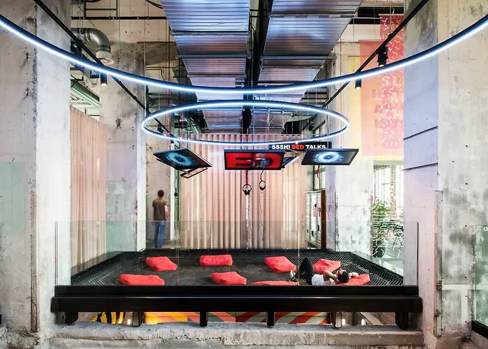 Hotel The Social Hub 4*